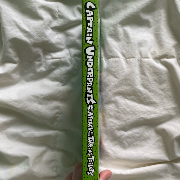 “Captain Underpants (And the attack of the talking toilets)” - Picture 3 of 4